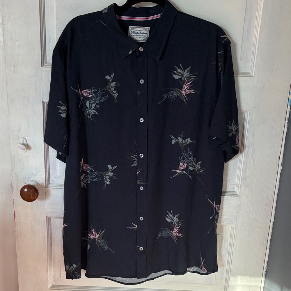 Navy Men’s Flag & Anthem tropical button down